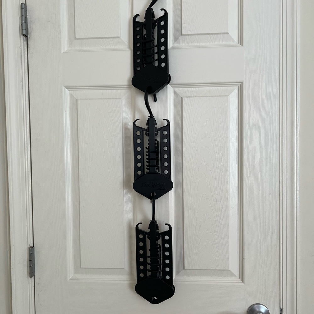 Hook 'n Hang Black Hangers